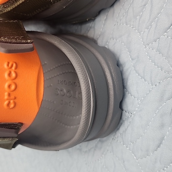 Crocs Mens 10 Womens 12 Gray Army Green And Orange Like NEW Hiking Swimming - Picture 6 of 14